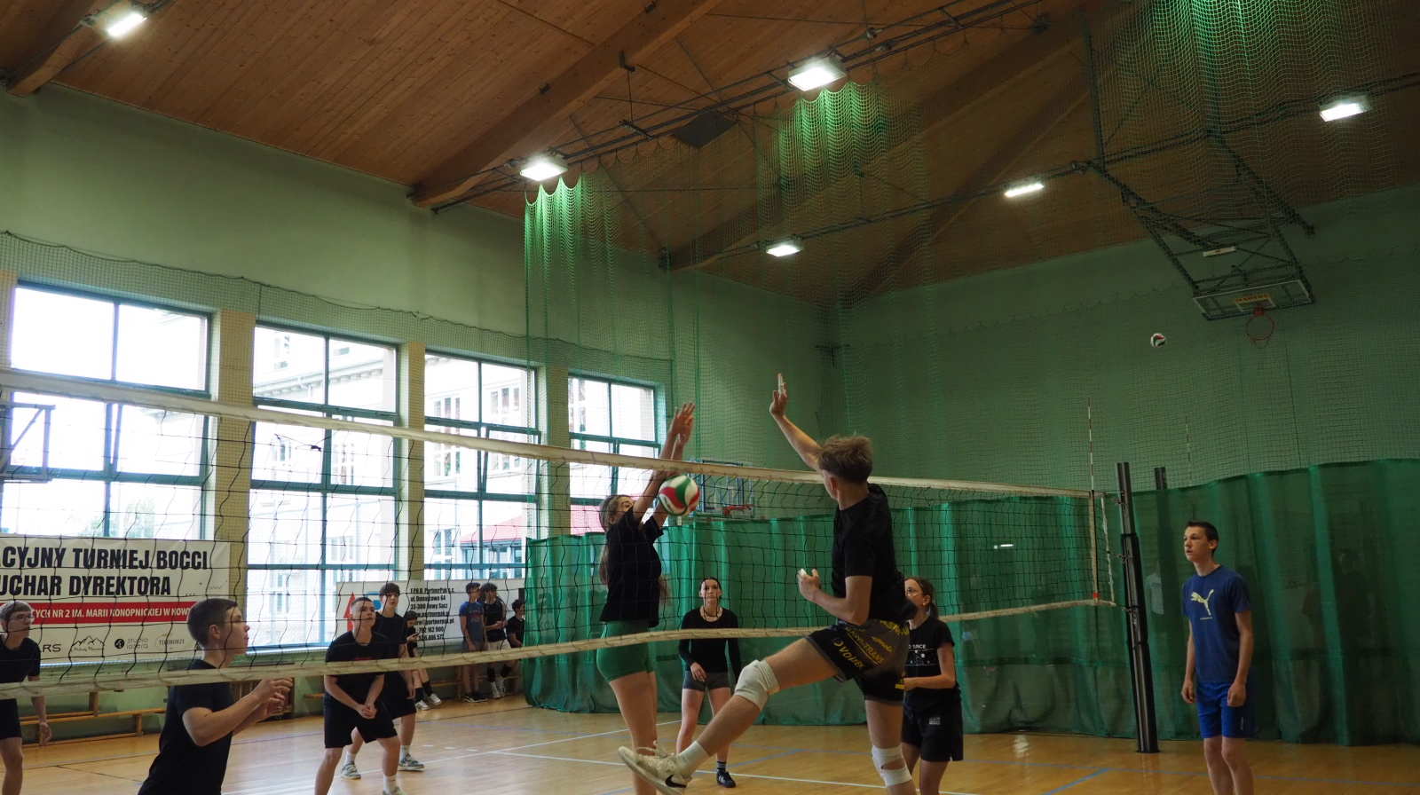 Zdjęcie Dzień Sportu 20-06-2024 (12)4ce989aa-09e3-4a22-b84e-c9655dbb4194.jpg w galerii Turniej Piłki Siatkowej w ramach Dnia Sportu Szkolnego II LO